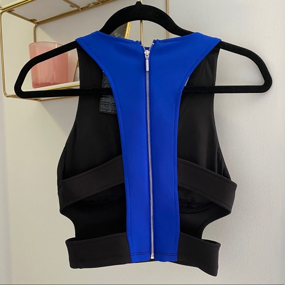 Crop top - Picture 2 of 3